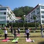 Avenue 18 Resort