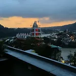Bunkstay Coworking Hostel & Glamping