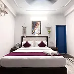Live Free Hostel Rishikesh
