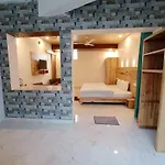 Hill Hoppers Hotel