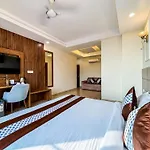 Hotel Nirvana Bliss, Behind Parmarth Niketan