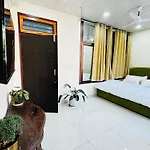 Mona Homestay
