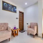 Townhouse Club Hotel & Rooftop-Cafe