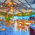 La Riqueza Pride Inn - Near To Ganga River & Lakshman Jhula - Mountain View Rooms, Swimming Pool & Parking
