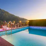 La Riqueza Pride Inn - Near To Ganga River & Lakshman Jhula - Mountain View Rooms, Swimming Pool & Parking