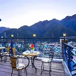 La Riqueza Pride Inn - Near To Ganga River & Lakshman Jhula - Mountain View Rooms, Swimming Pool & Parking