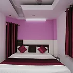 Oyo 4475 Home Stay Akash Continental