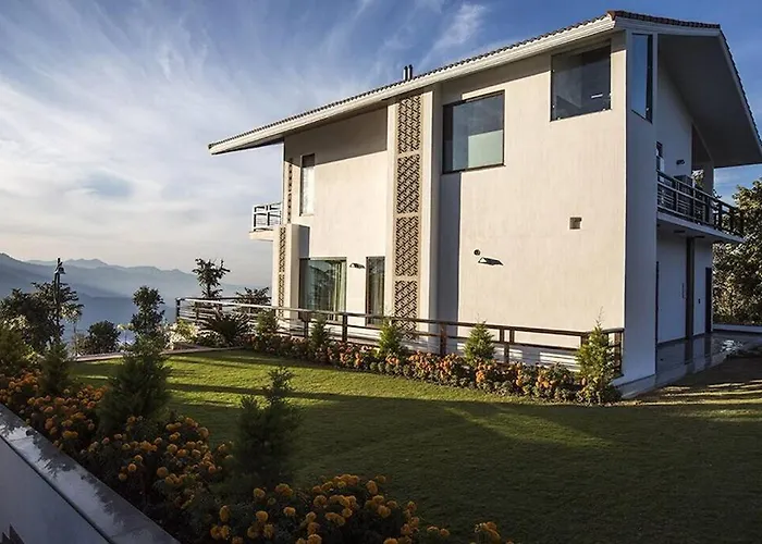 A Majestic Luxurious Villa Overlooking The Ganges