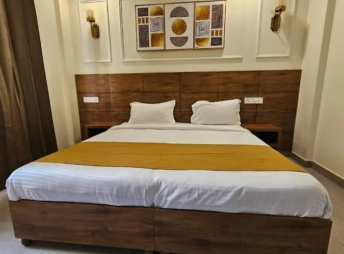 Hotel Nirvana Bliss, Behind Parmarth Niketan