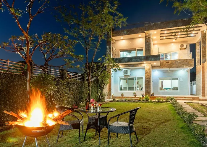 Stayvista At Divine With River View & Library