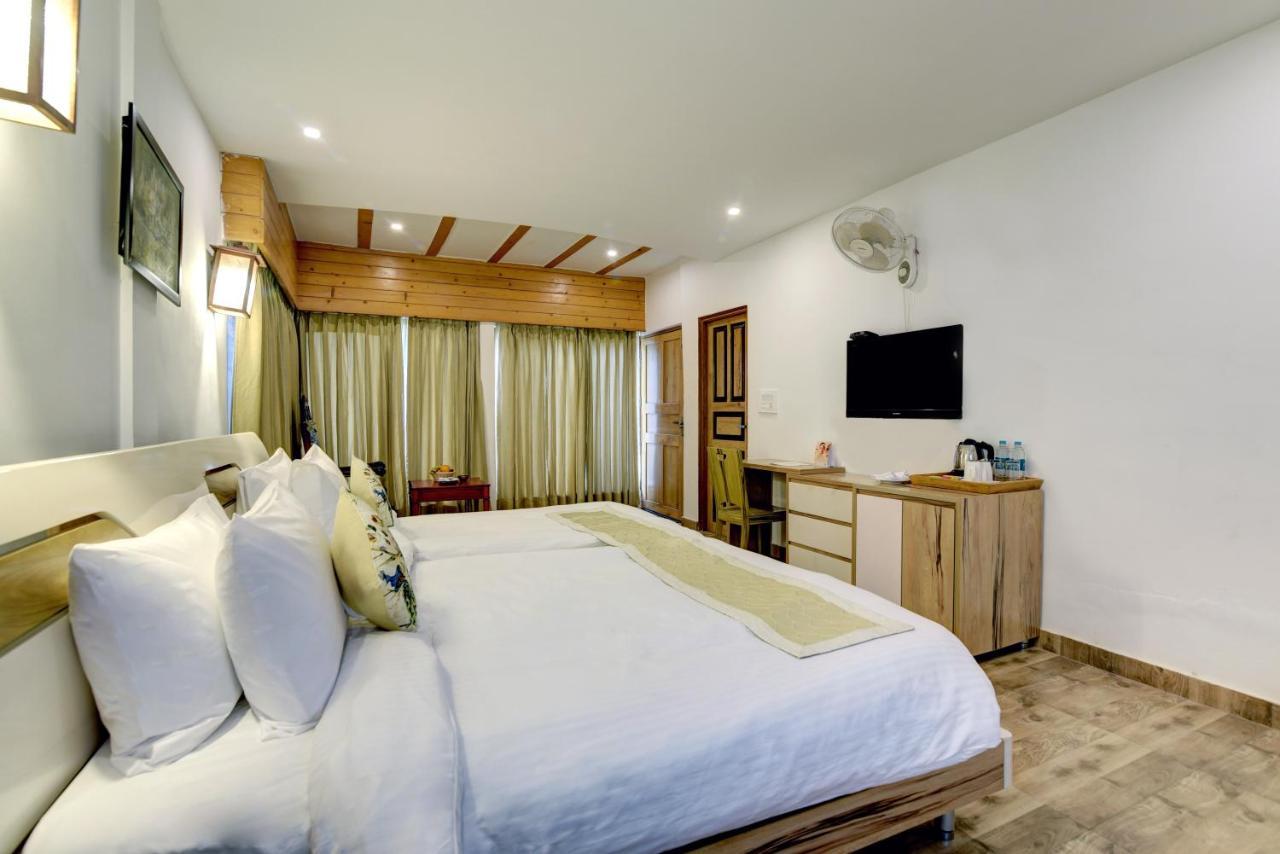 Hotel Raga On The Ganges, 5*