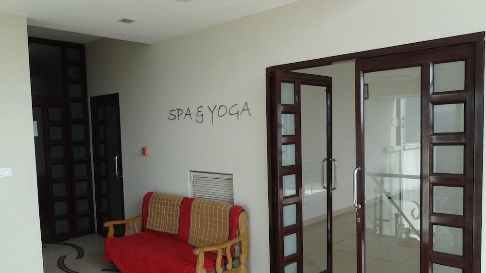 The Amaris Hotel 4*