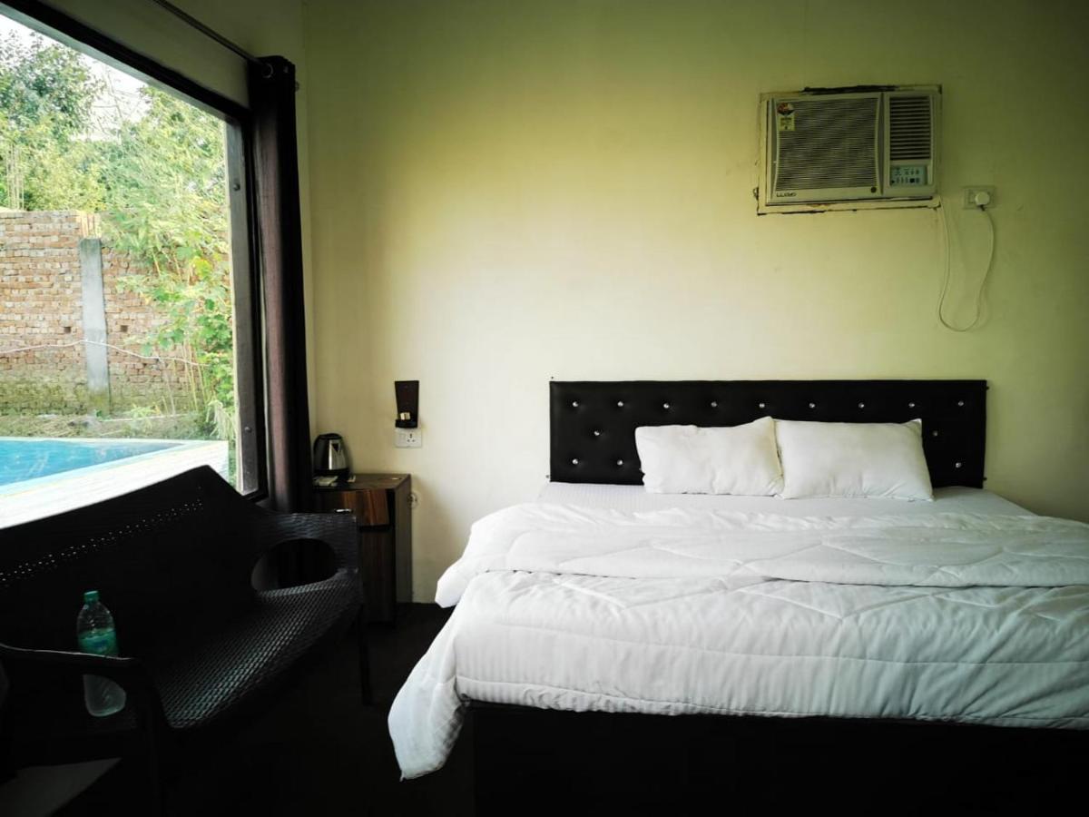 Rajaji Downtown & Cafe Resort *