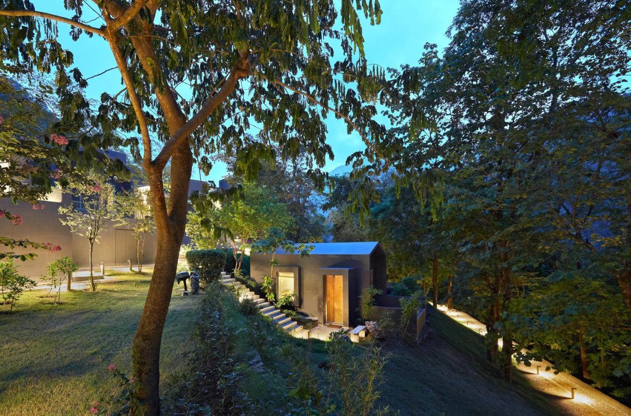 Resort The Roseate Ganges 5*