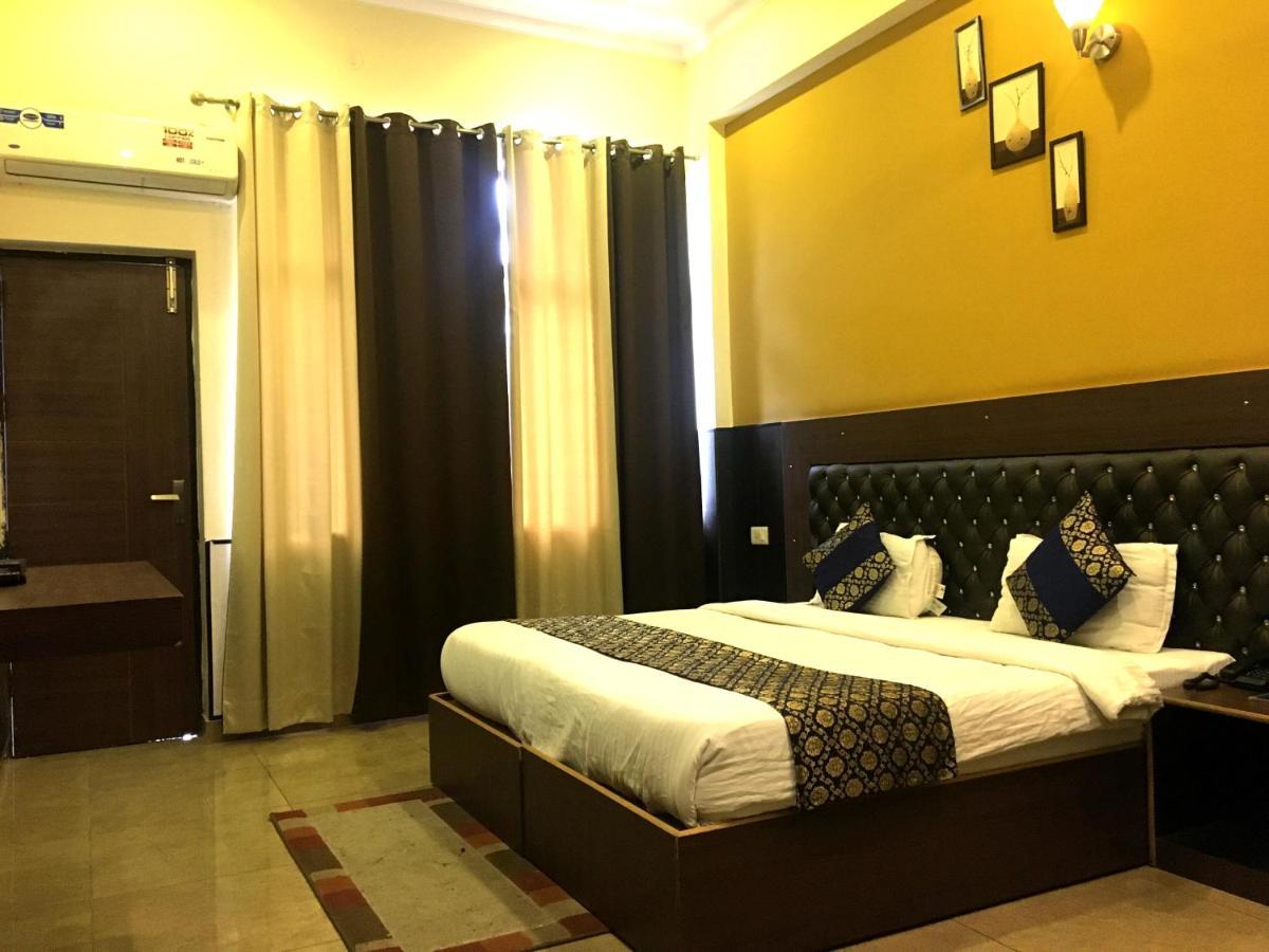 Trihari Hotel 3*
