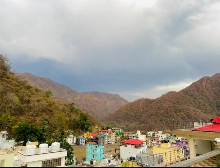 Luxurious Fully Equipped Hill View Apartment *