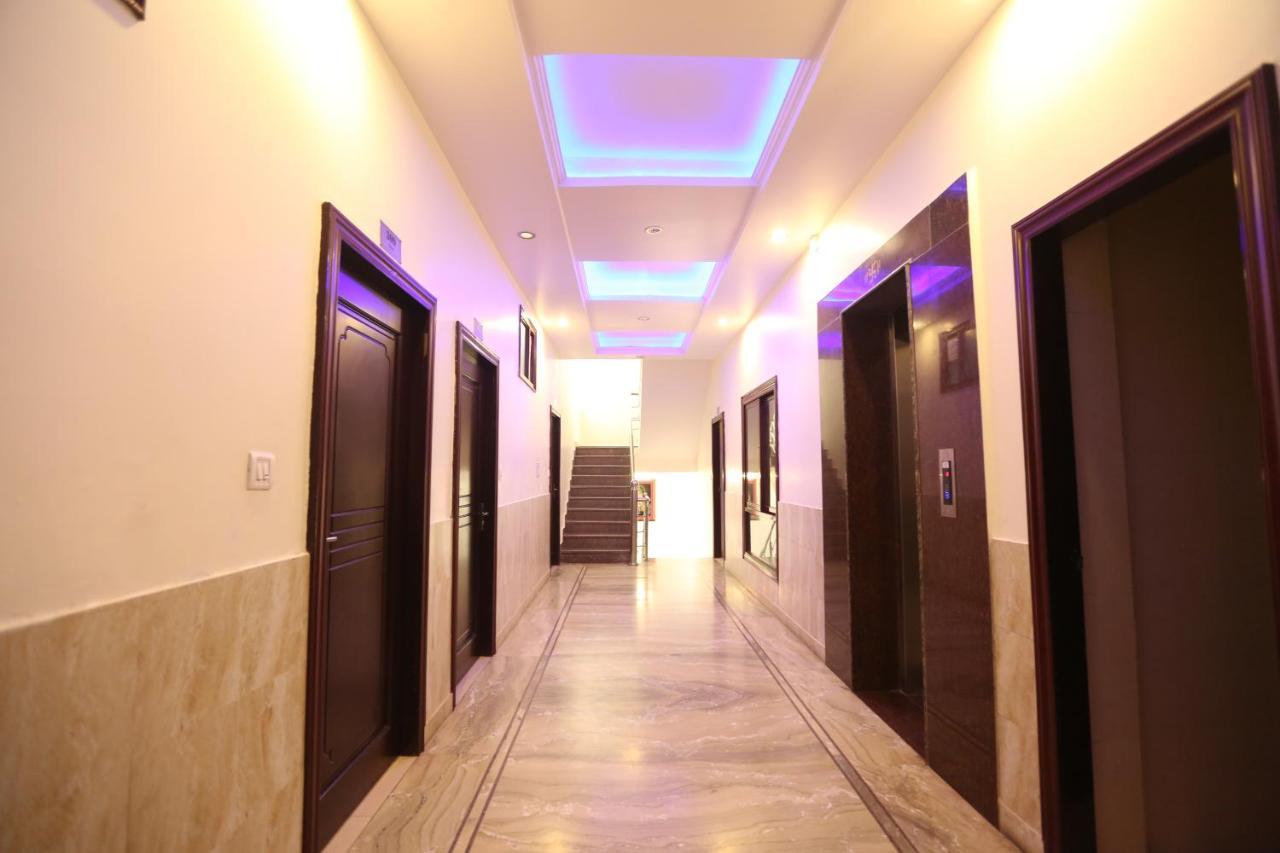 Hotel Nirvana Palace