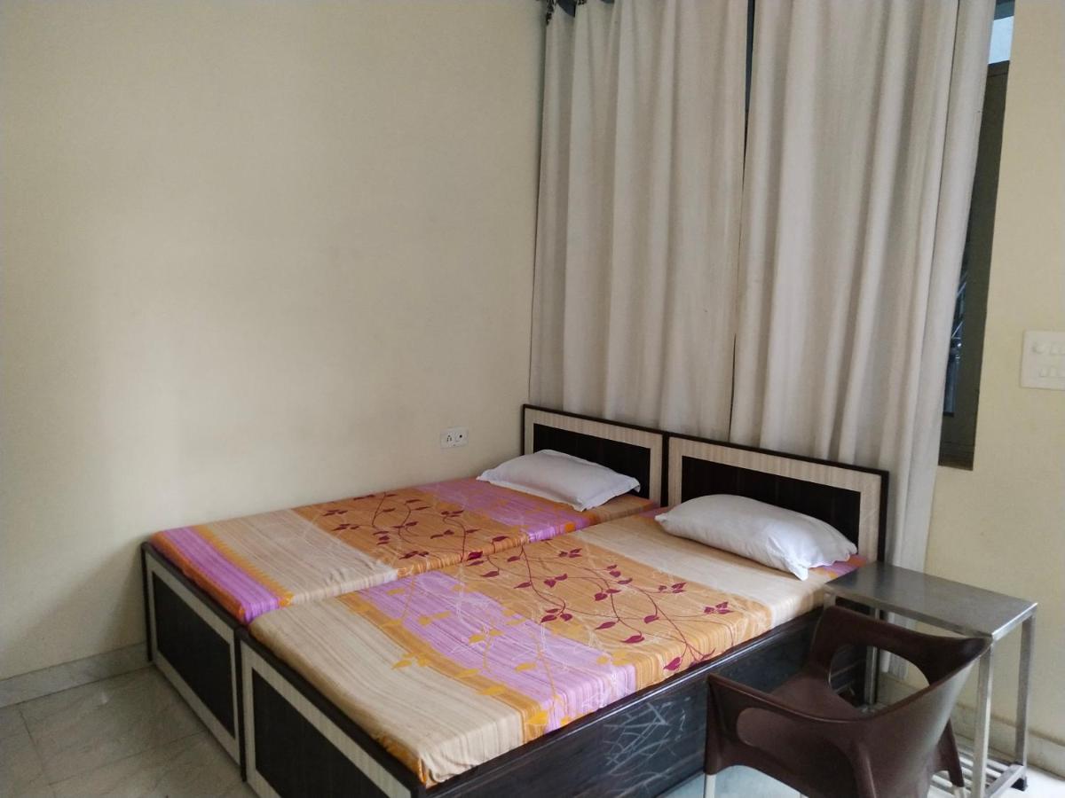 Gayatri Kunj Guest house *