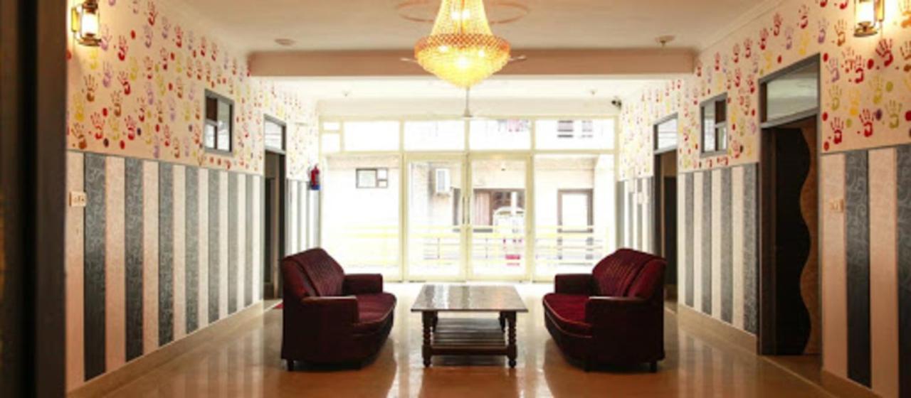 Hotel Durga Palace *