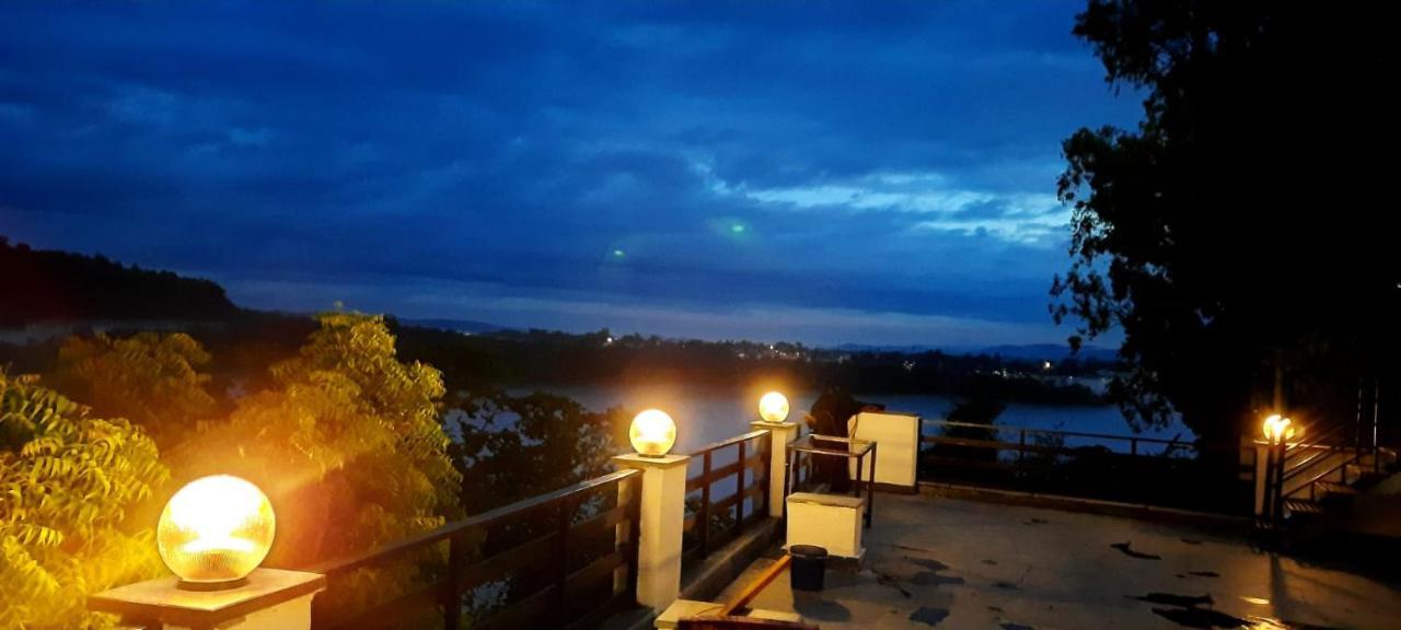 Guest house Meeram Ganga, A Heritage By The Ganges At Triveni Ghat *