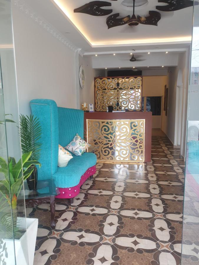 The Neeraj Palace 3*
