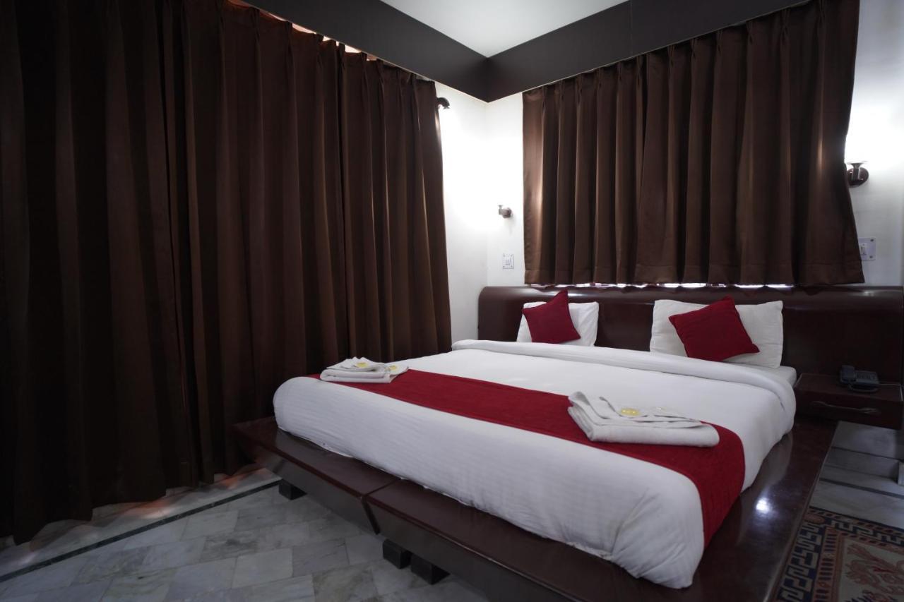 Gayatri Resorts Hotel