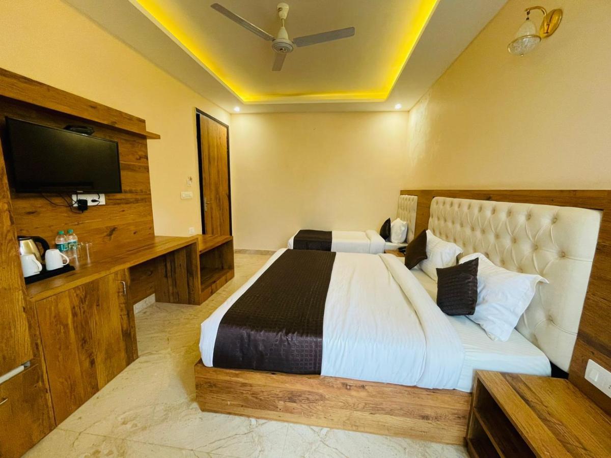 Super Townhouse Oak Tapovan Hotel