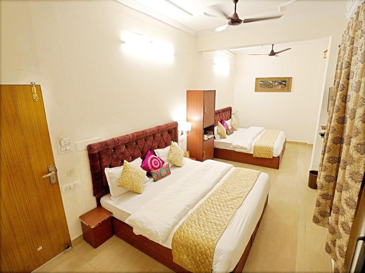 Hotel The Neeraj Palace