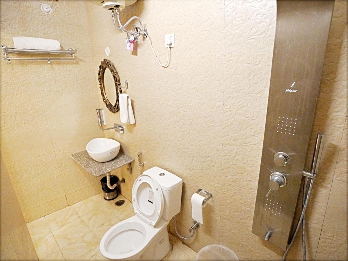 The Neeraj Palace Hotel 3*