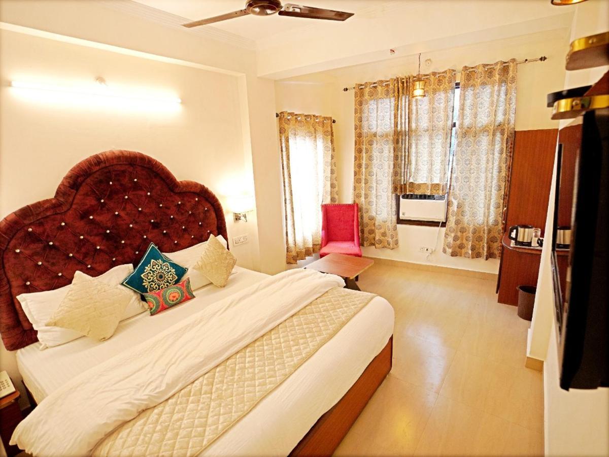 Hotel The Neeraj Palace