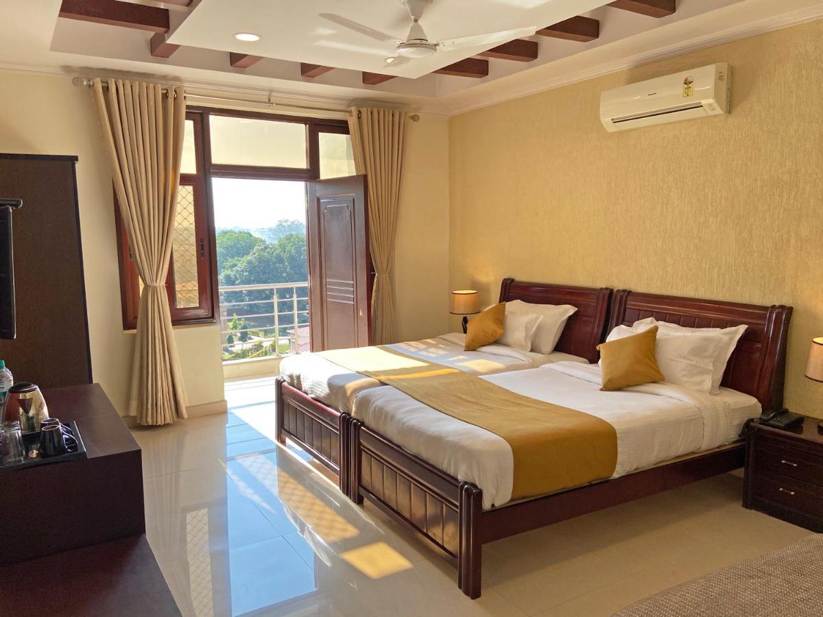 Hotel Nirvana Palace 3*