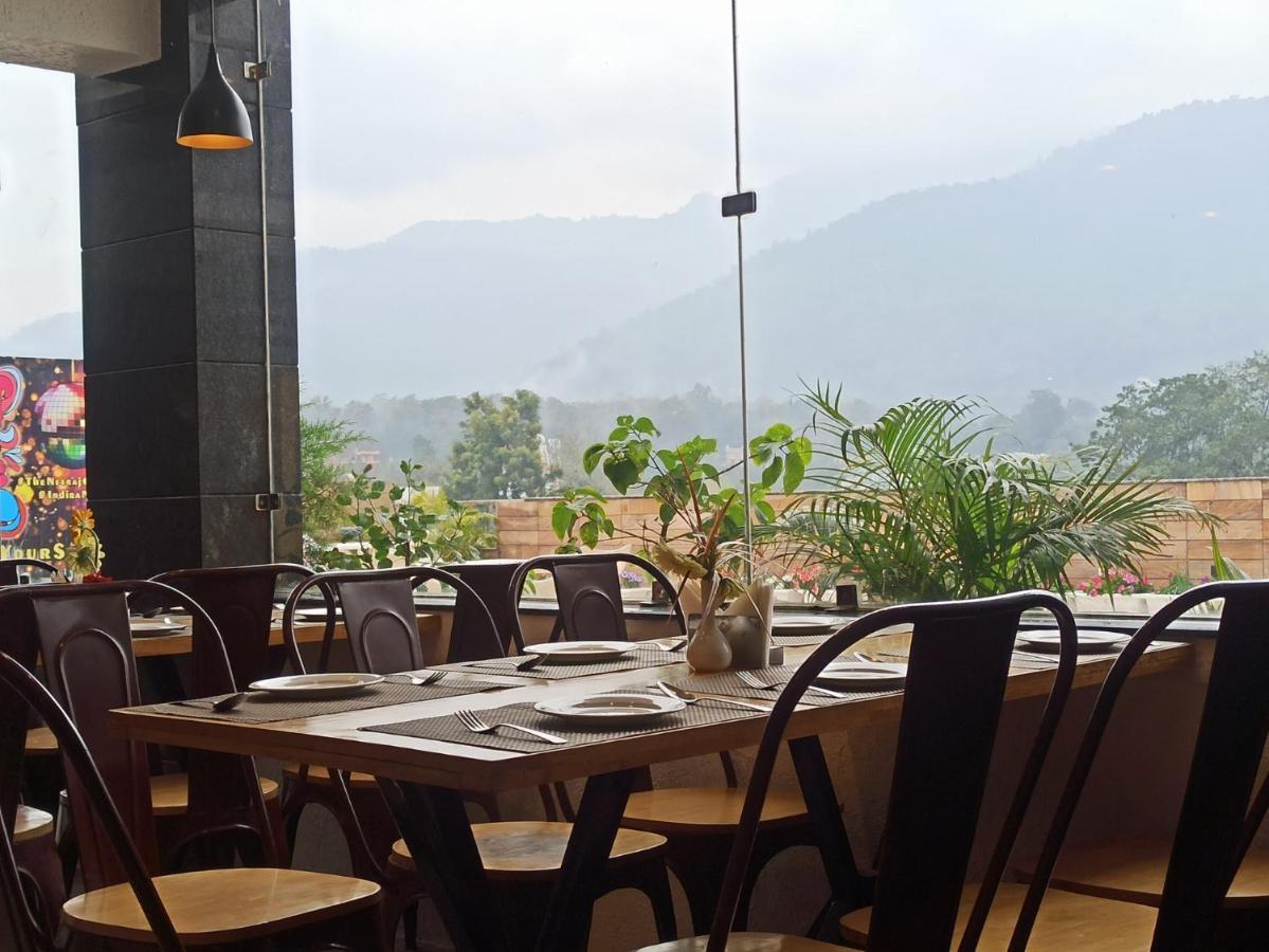 Hotel Indira Nikunj Rubystone Exotic 3*