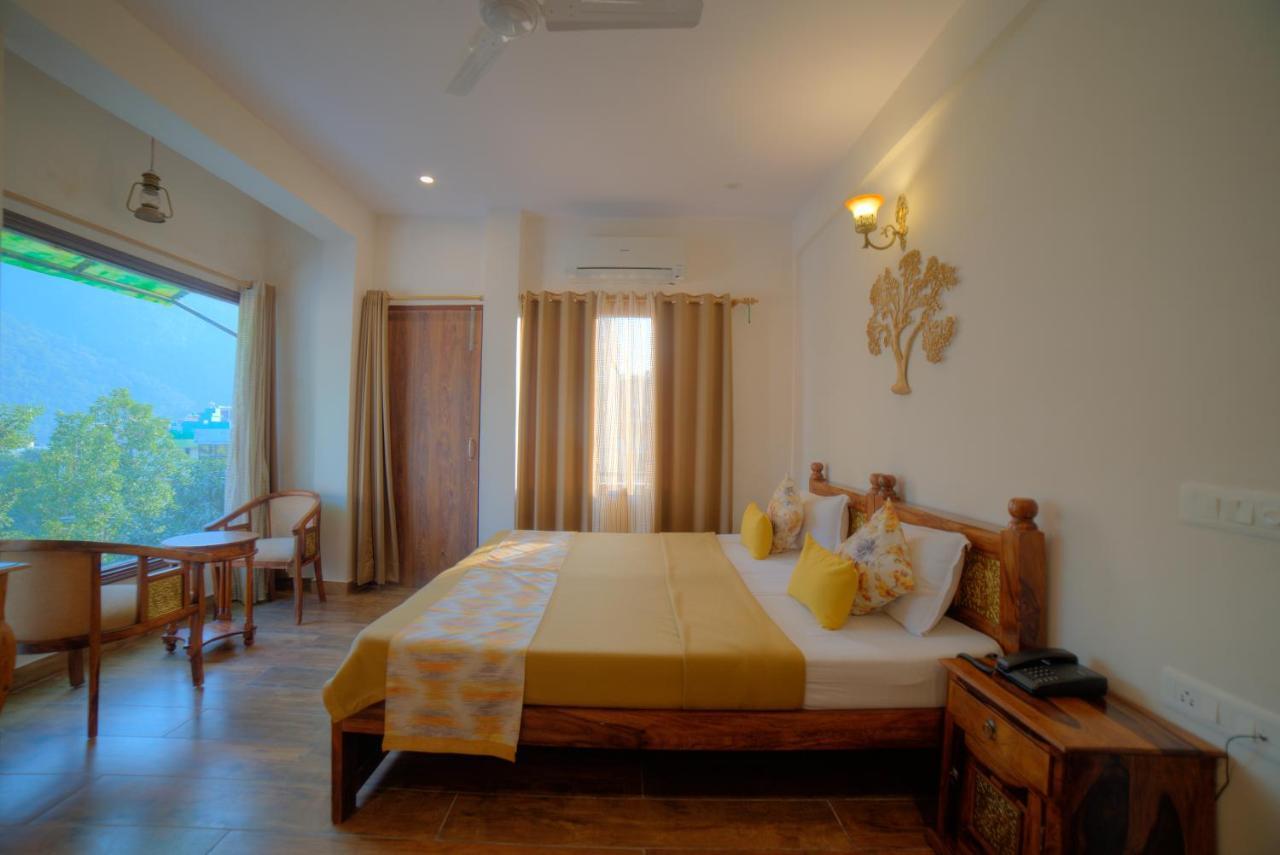 Yogved Hospitality & 3*