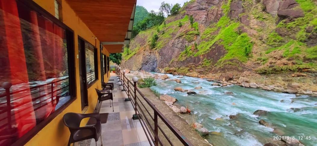 Resort Him River