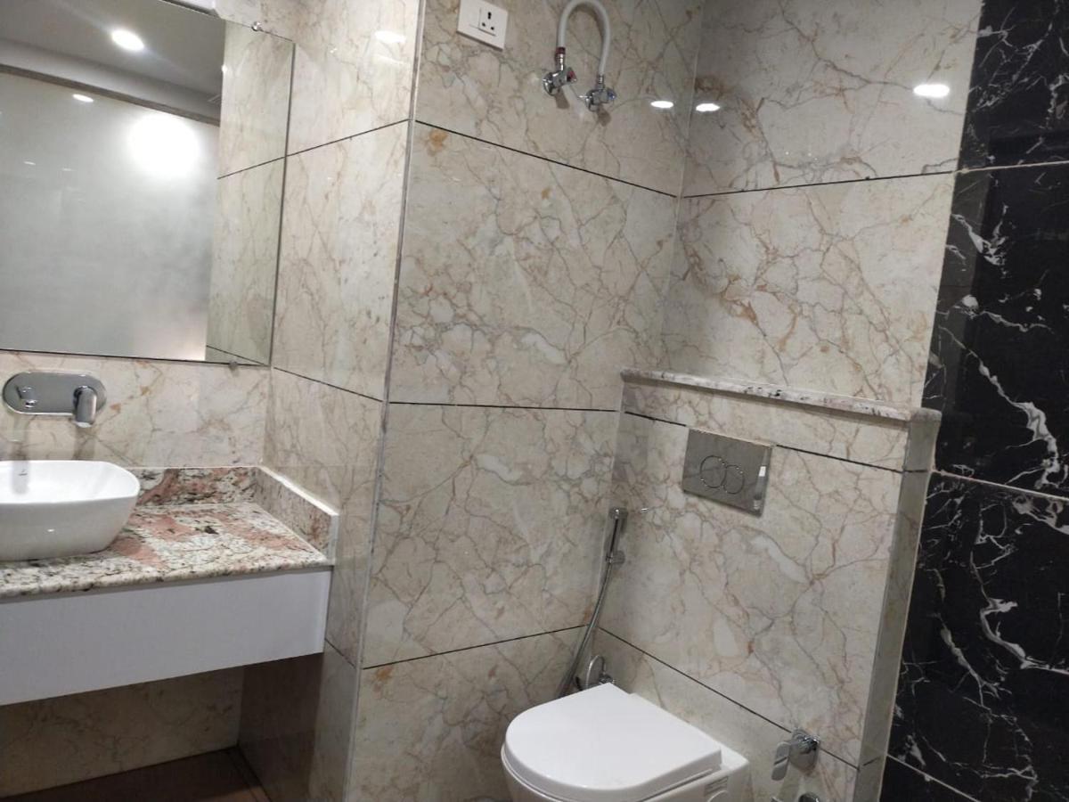 - Behind Parmarth Niketan Hotel 3*