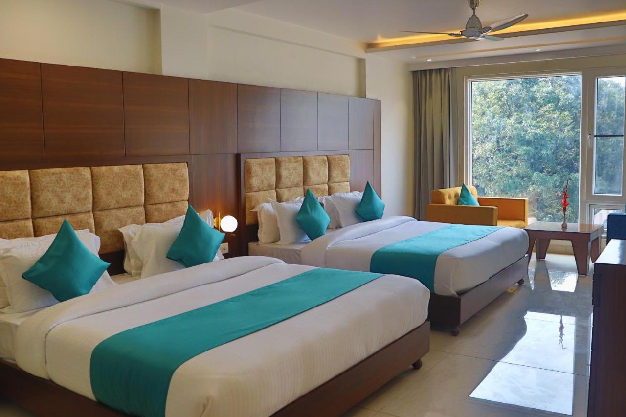 - Behind Parmarth Niketan 3* Rishikesh