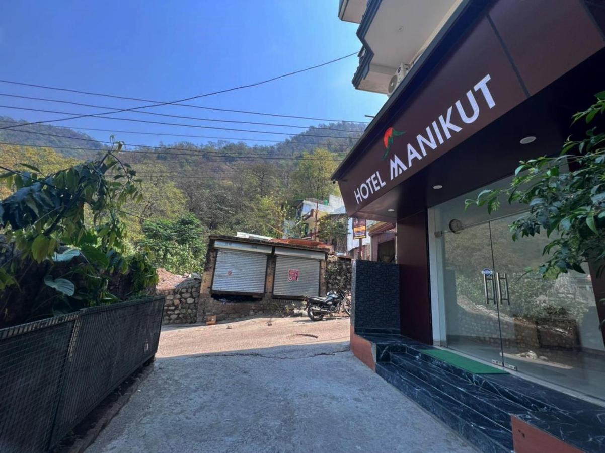 Manikut Guest house *