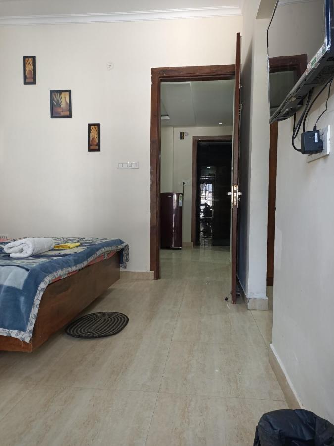 Holiday 1bhk Flats Tapovan Apartment *