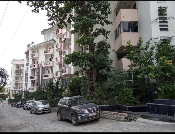 Luxurious Hill View Abode Tapovan *