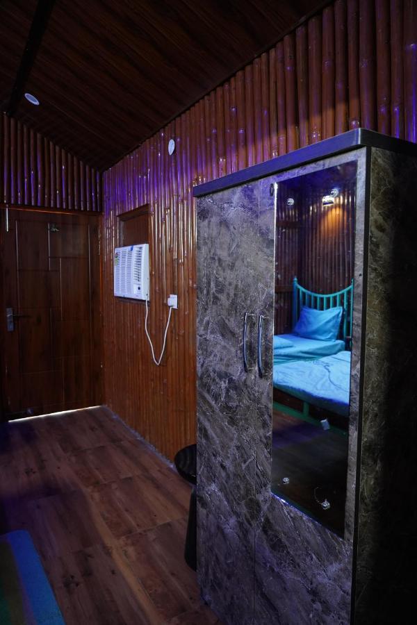 Creek Forest - Riverside Boutique * Rishikesh