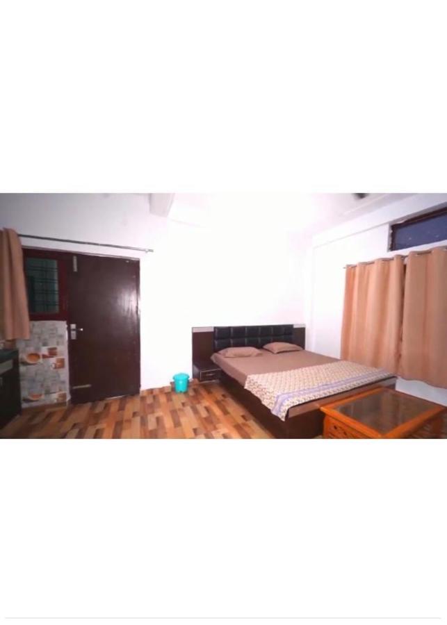 Hotel Ananta Residency 3*