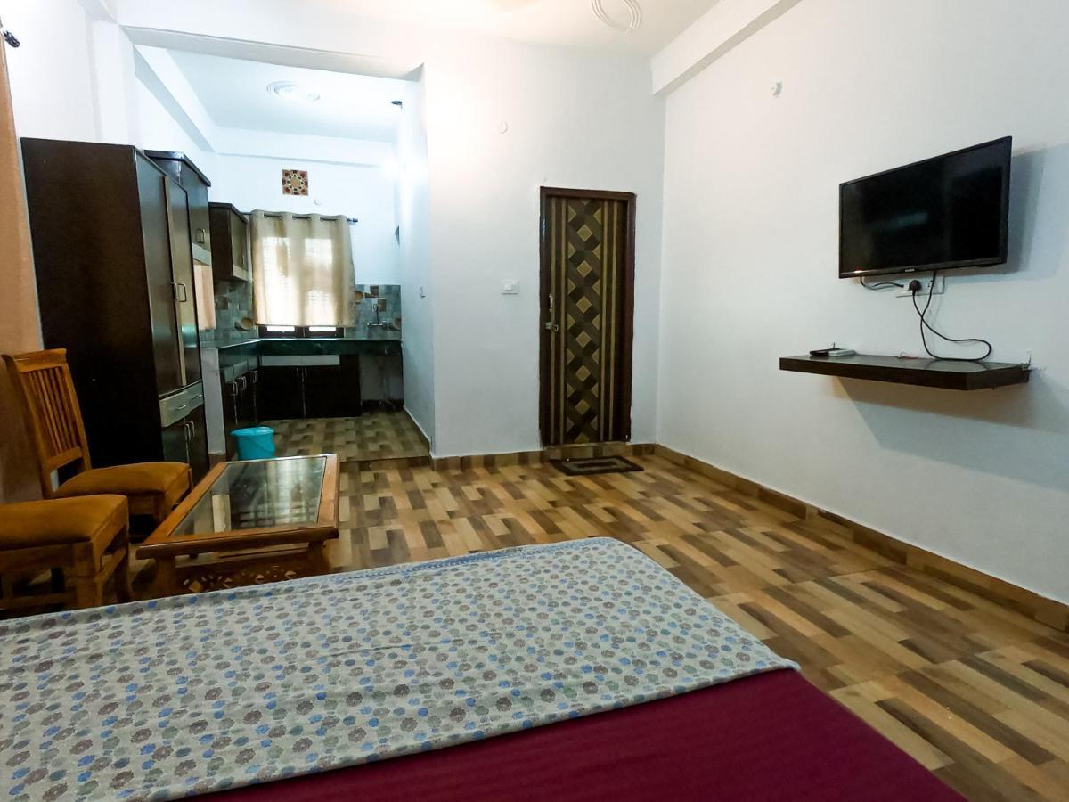 Hotel Ananta Residency 3*