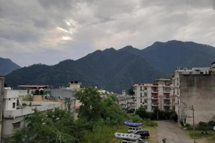 Luxurious Fully Equipped Hill View Rishikesh