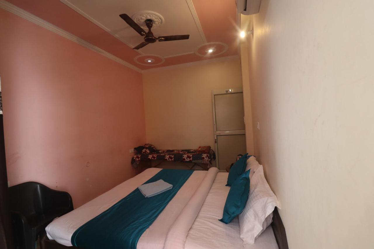 Hotel Triple One Tapovan Rishikesh,near Laxman Jhula Rishikesh