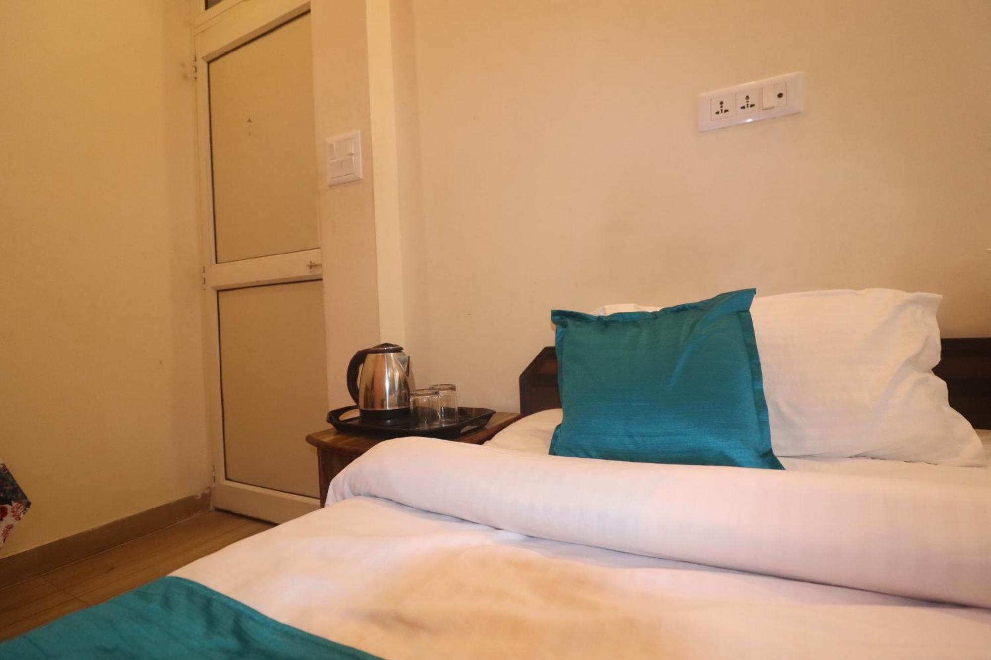 Hotel Triple One Tapovan Rishikesh,near Laxman Jhula