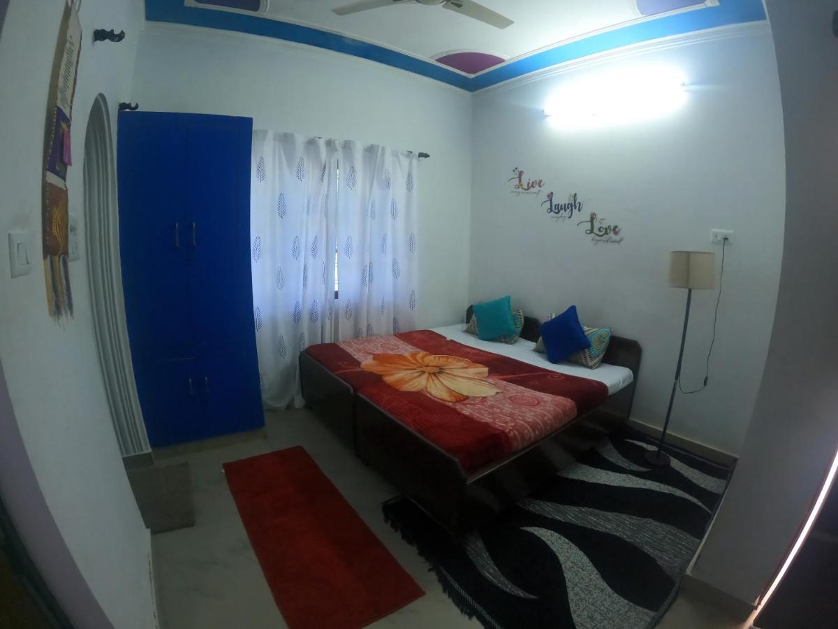 Hobbit House Hostel