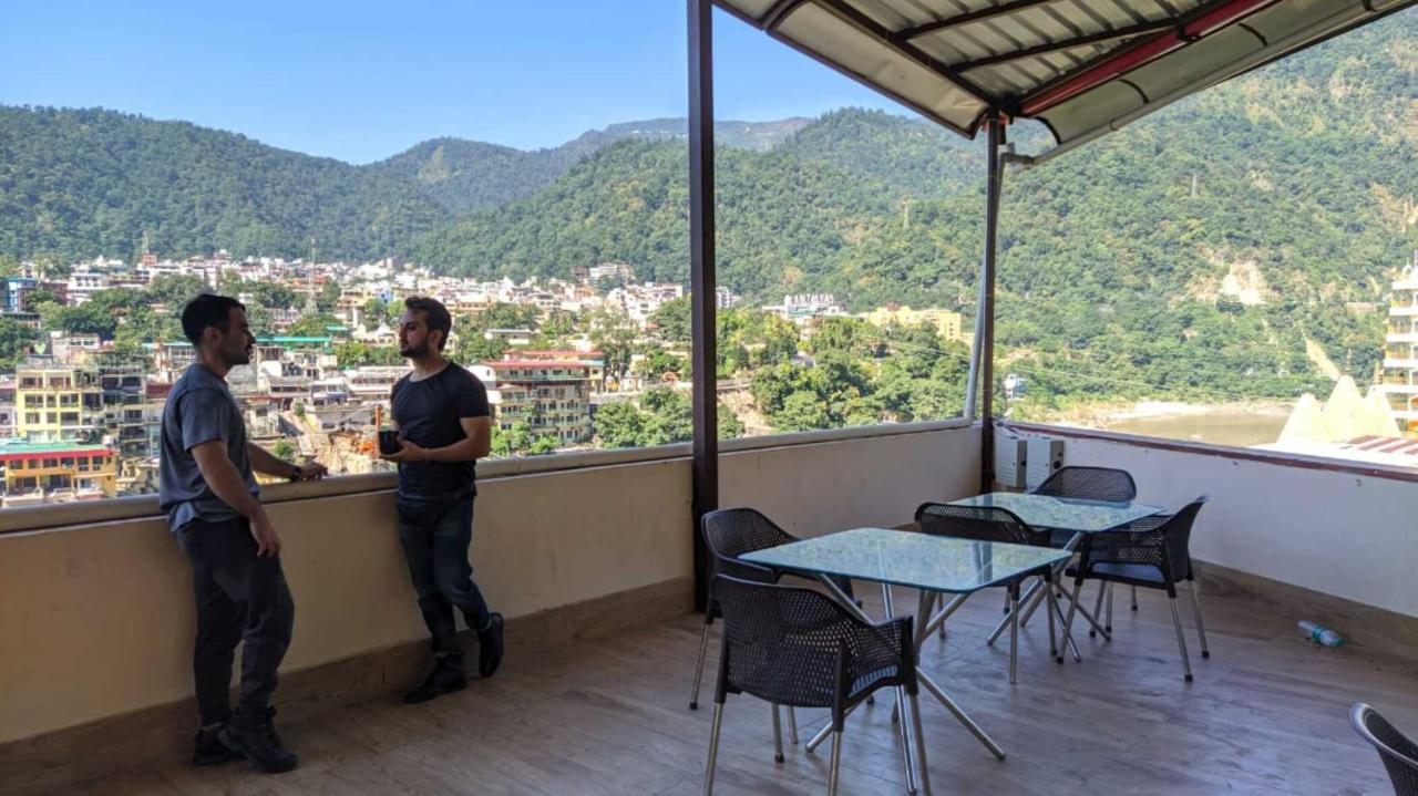 Madpackers Laxman Jhula Hostel *