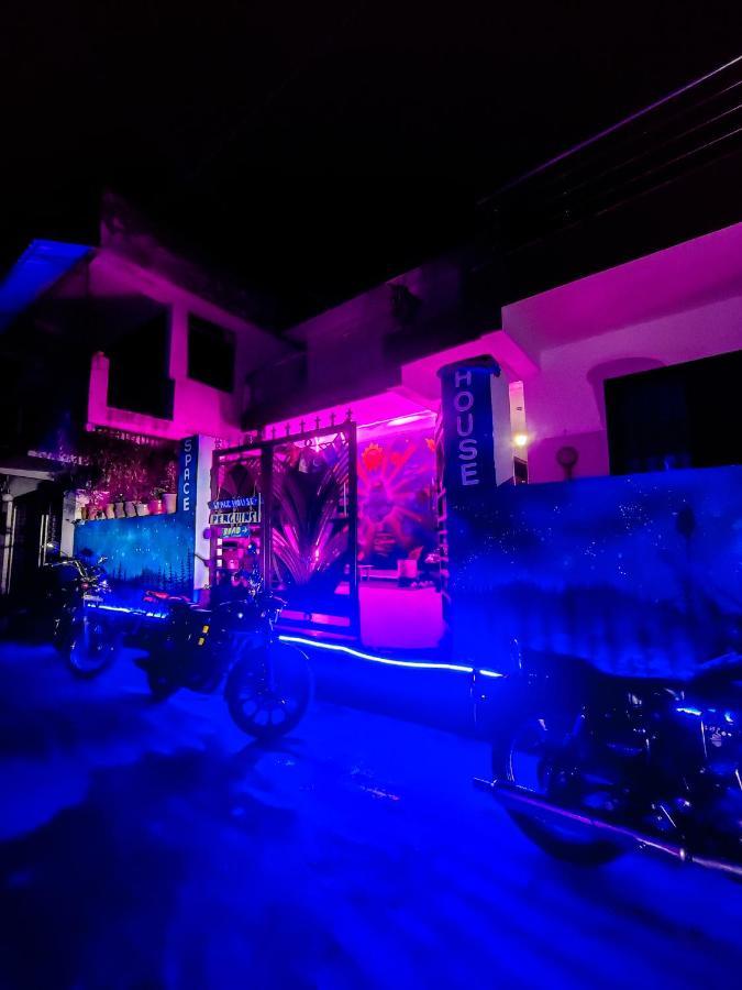Space House Hostel *