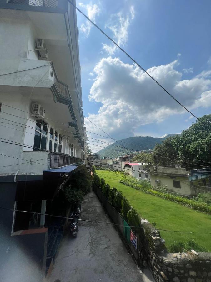 Manikut Guest house *