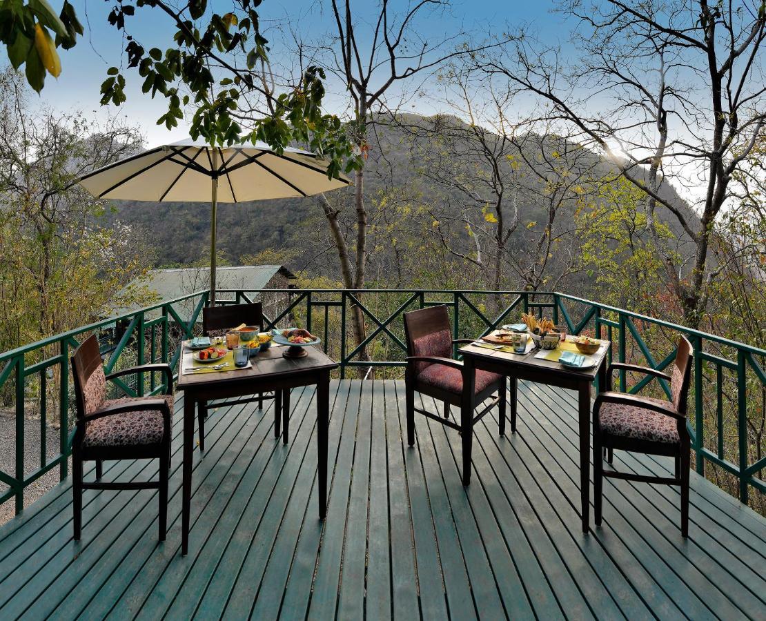 Hotel Neemrana's Glasshouse On The Ganges